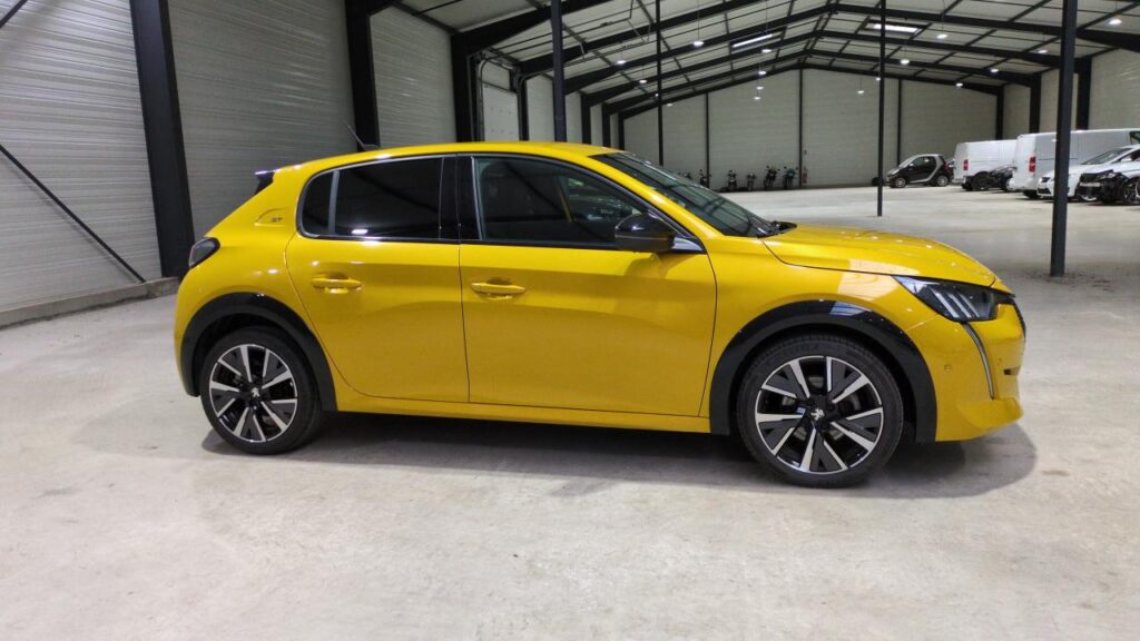 PEUGEOT 208 PURETECH 100 S&S BVM6 GT dans le haut-rhin