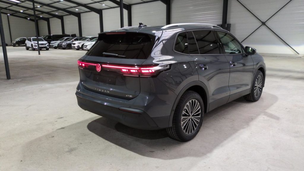 VOLKSWAGEN TIGUAN NOUVEAU 1.5 ETSI 150CH DSG7 LIFE PLUS + PACK HIVER + TOIT PANO dans le haut-rhin